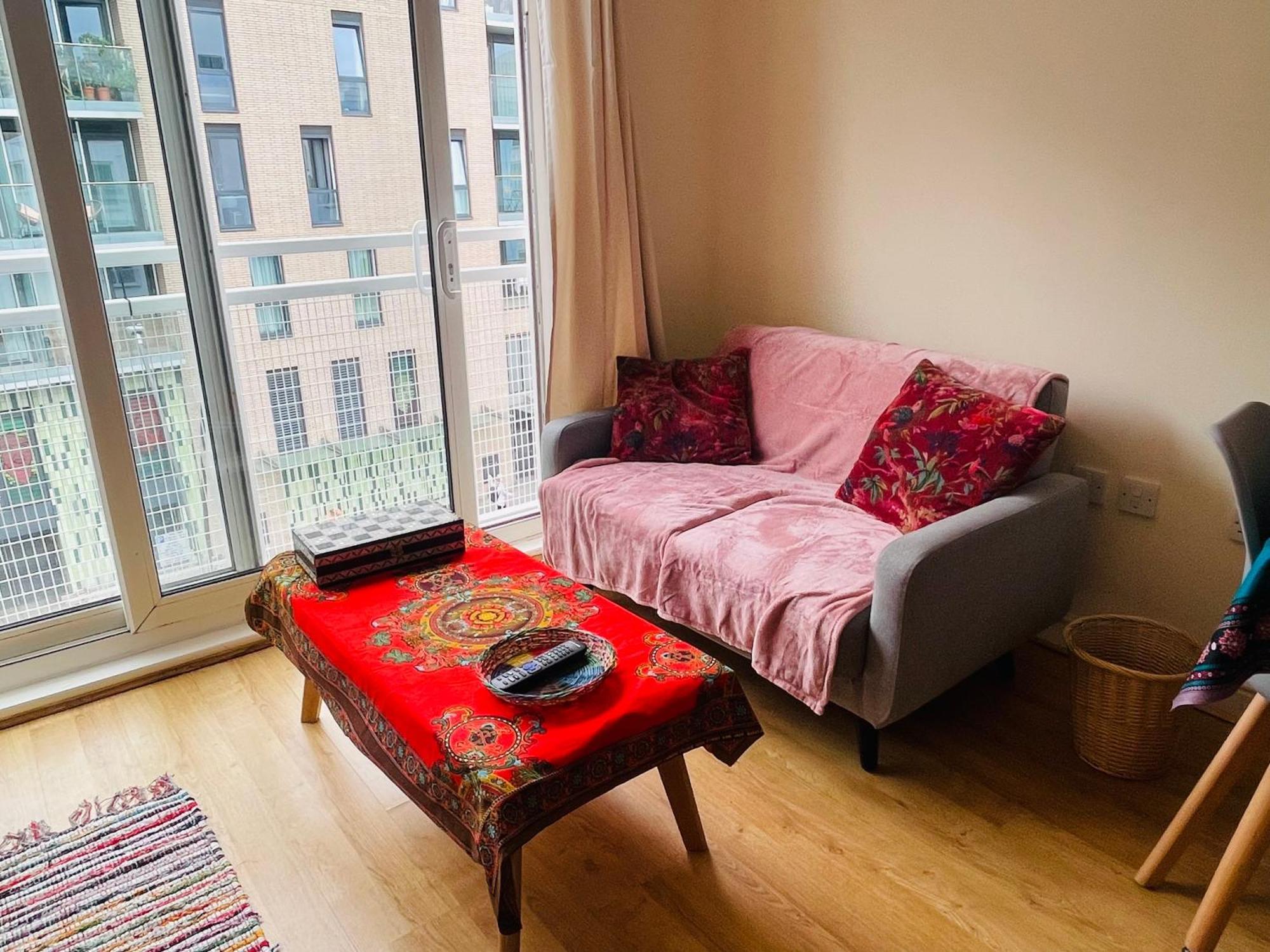 Bright Fun Relaxing Apartment In The Heart Of Epsom Exterior photo