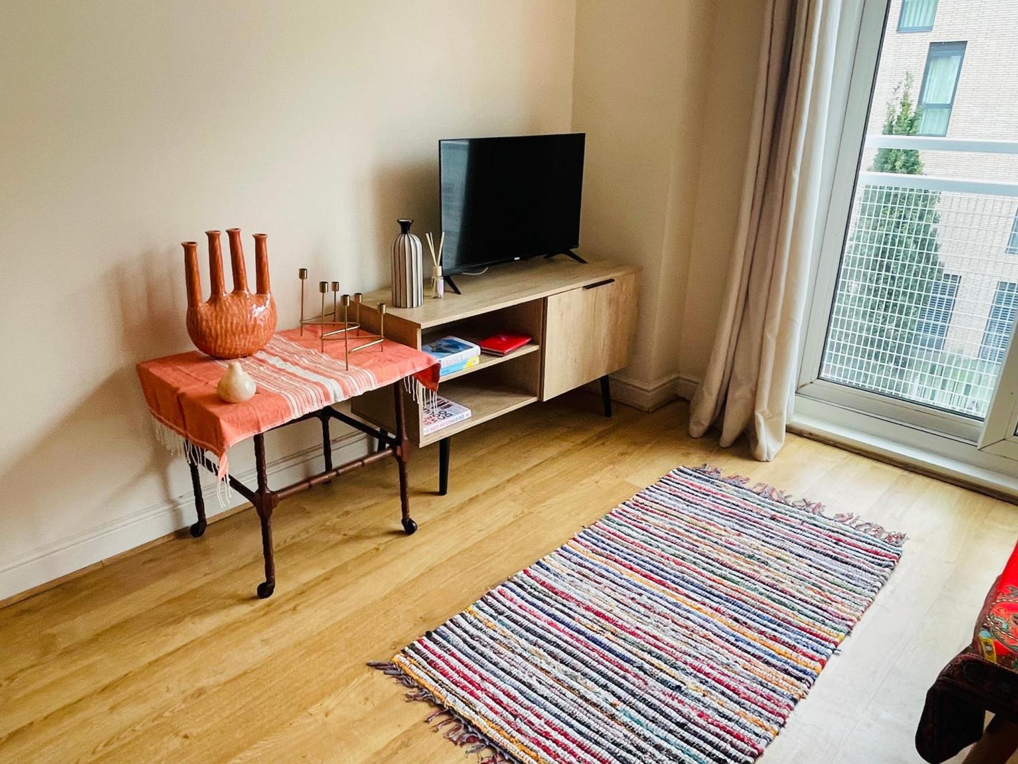 Bright Fun Relaxing Apartment In The Heart Of Epsom Exterior photo